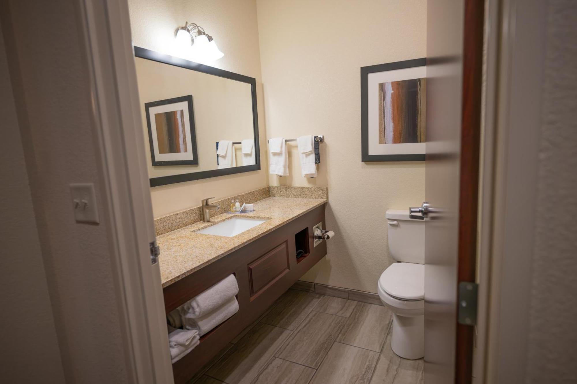 Cobblestone Hotel & Suites - Lamar ภายนอก รูปภาพ